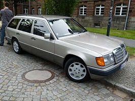   Mercedes () 230TE