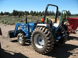   FORD CONSTRUCTION EQUIPMENT 1715 Compact Tractor