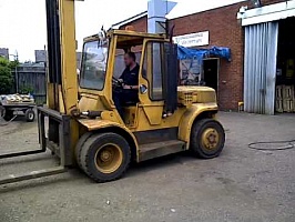   HYSTER FORK LIFT H-130