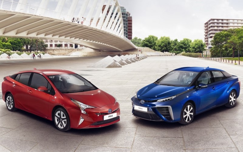 Toyota представляет новый Prius Toyota представляет новый Prius