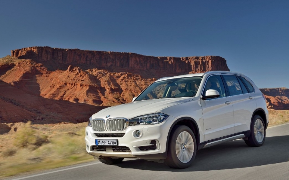Первый серийный BMW X5 нового поколения сошел с конвейера Первый серийный BMW X5 нового поколения сошел с конвейера