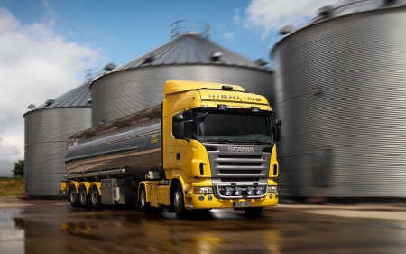 Специалисты Porsche приложат руку к грузовикам Scania Специалисты Porsche приложат руку к грузовикам Scania