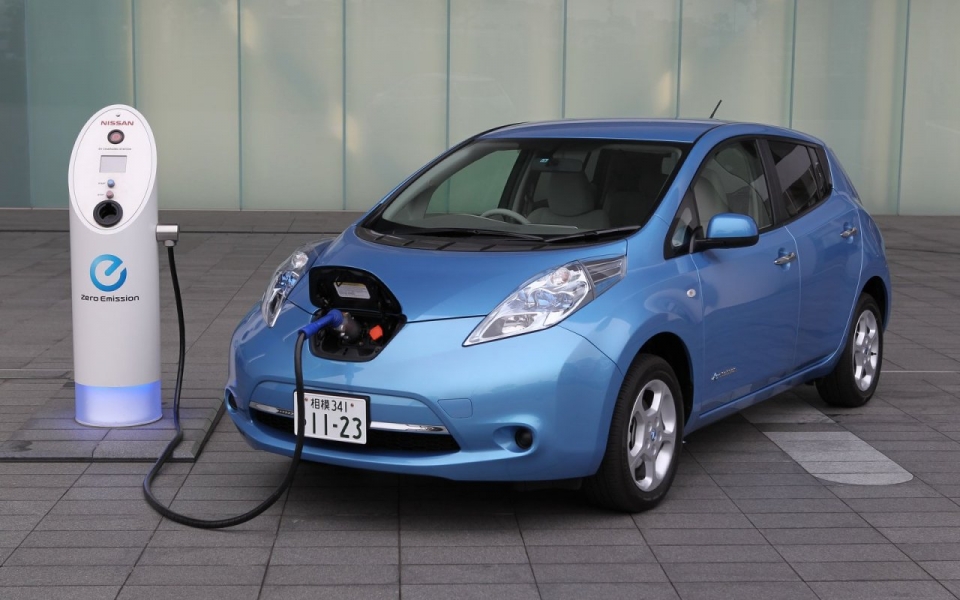  Nissan Leaf   