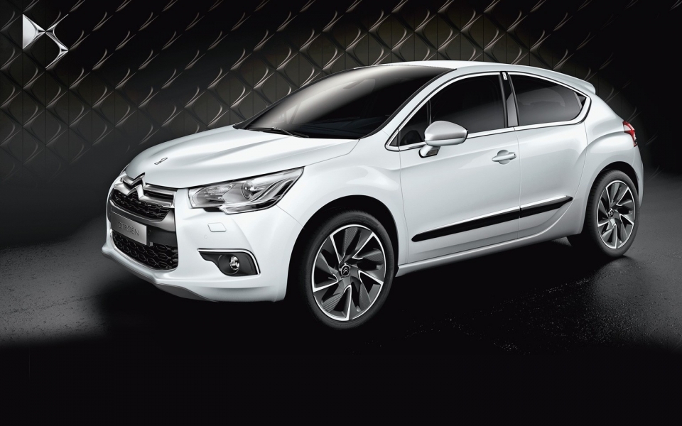 Обновленный Citroen DS4 на российском рынке Обновленный Citroen DS4 на российском рынке