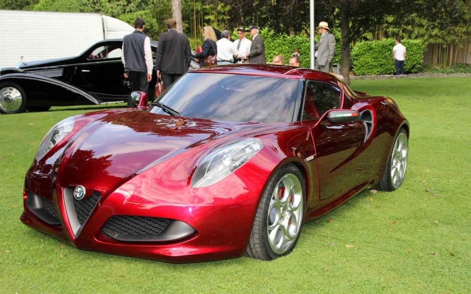 Новый спорткар Alfa Romeo 4C покажут в Женеве Новый спорткар Alfa Romeo 4C покажут в Женеве