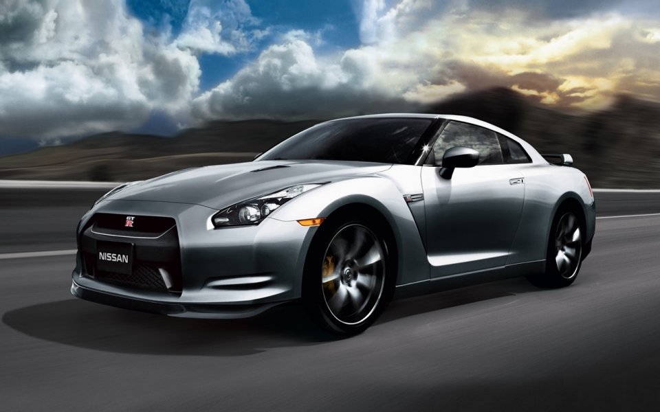 Nissan GT-R обновился и физически и материально Nissan GT-R обновился и физически и материально
