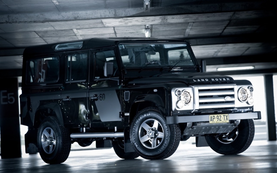 Land Rover Defender       