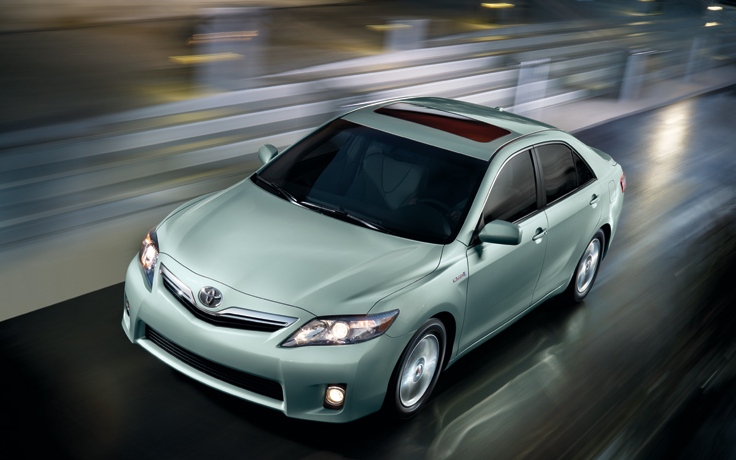 Toyota представила обновленный седан Camry