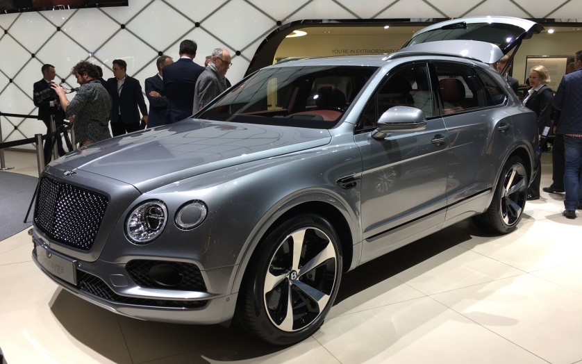 Новая версия внедорожника Bentley Bentayga V8