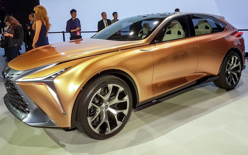 Роскошная детройтская премьера от Lexus