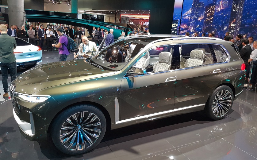 Осенью BMW покажут новый большой внедорожник X7
