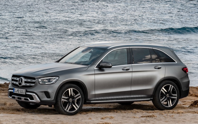 Создатели нового кроссовера Mercedes показали новинку раньше времени Создатели нового кроссовера Mercedes показали новинку раньше времени