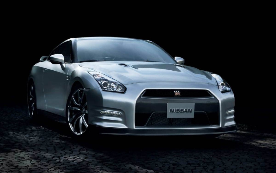       Nissan GT-R 2013