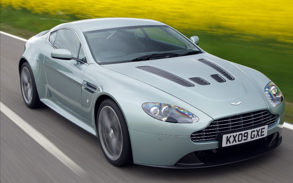 Aston Martin V12 Vantage теперь и родстер