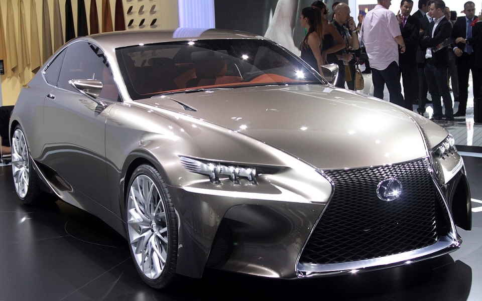 Lexus представит «заряженное» купе RC F