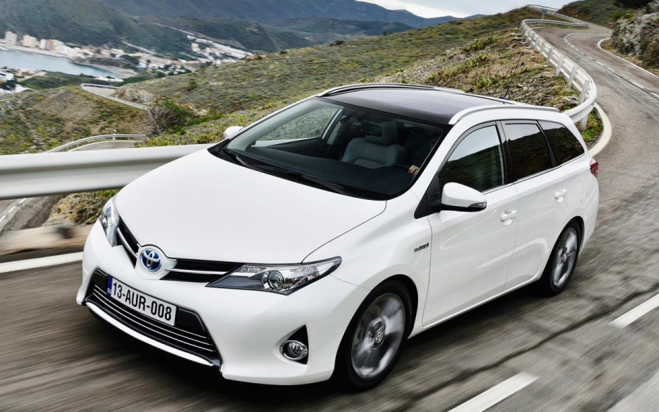 Универсал Toyota Auris Touring Sports получил гибридную установку Универсал Toyota Auris Touring Sports получил гибридную установку
