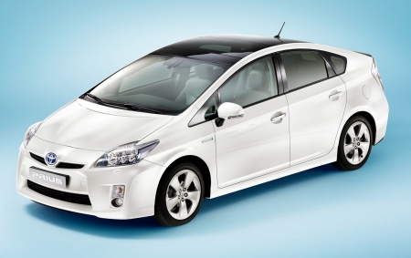 Мировые продажи гибрида Toyota Prius растут с каждым днем