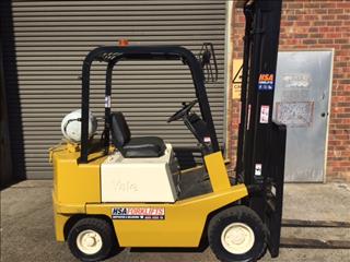   YALE FORK LIFT () GLP040