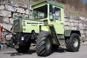   MERCEDES TRACTOR 700