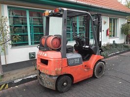   TOYOTA FORK LIFT 7FGF