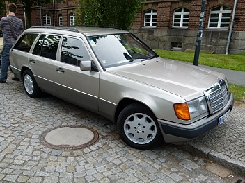   MERCEDES () 230TE