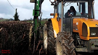   RENAULT TRACTOR R551