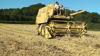   New holland ( ) 1520 Combine