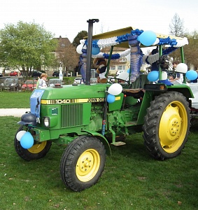   JOHN DEERE () 1040