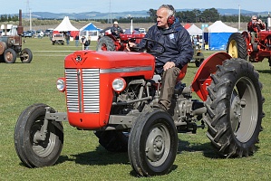   MASSEY FERGUSON COMBINE 30