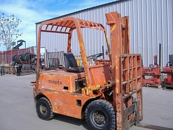   TOYOTA FORK LIFT () FG20