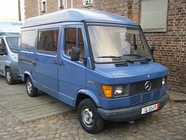   Mercedes () 208D