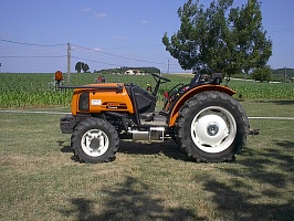   RENAULT TRACTOR 120