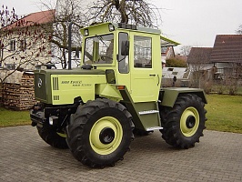   MERCEDES TRACTOR 900