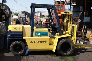   KOMATSU () FD40