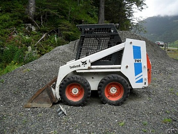   BOBCAT () 741