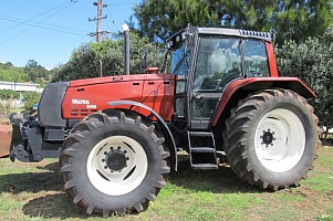   Valtra () 8450