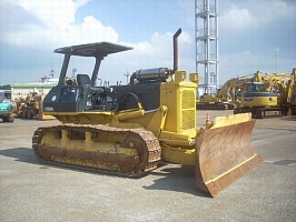   Komatsu () D50A-17