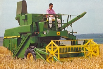   JOHN DEERE () 925 Combine