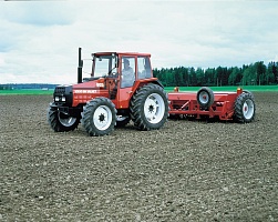   VALTRA 805