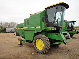   John deere ( ) 1055 Combine