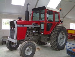   MASSEY FERGUSON COMBINE 1135