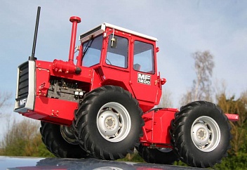   MASSEY FERGUSON COMBINE () 1200