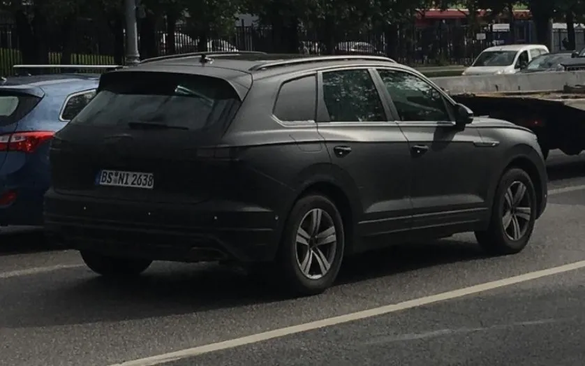 Новый Volkswagen Touareg уже на российских дорогах Новый Volkswagen Touareg уже на российских дорогах