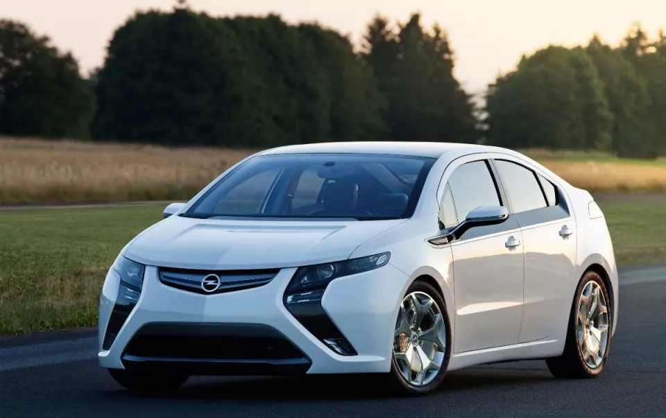Первый гибрид от Opel